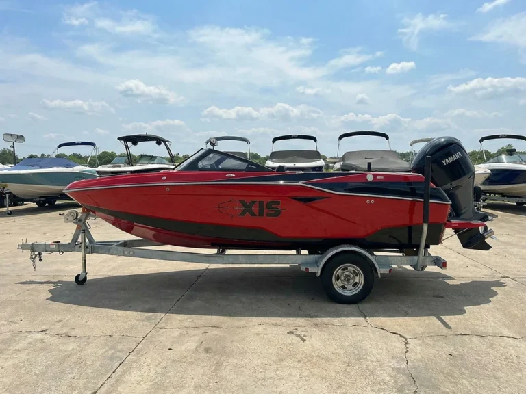 2022Axis-_0001_freepik__show-me-the-side-profile-of-this-boat__76085