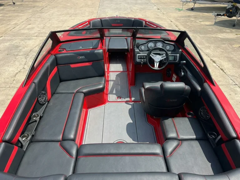 2022Axis-_0003_freepik__show-me-the-interior-of-this-boat__76088