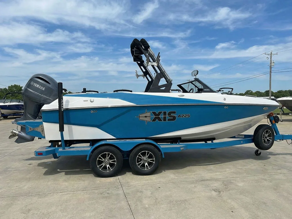 2024Axis-_0002_freepik__show-me-the-side-profile-of-this-boat__76070