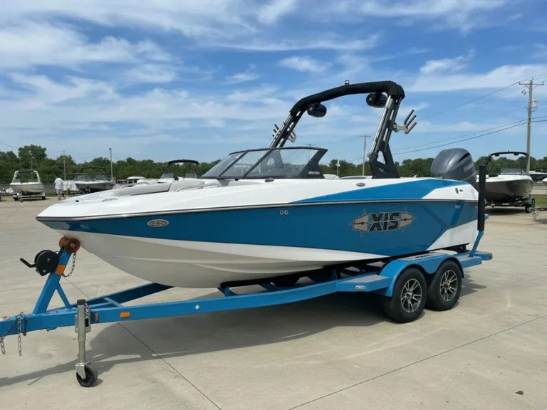 2024Axis-_0004_freepik__wide-shot-frontleft-threequarter-view__6585