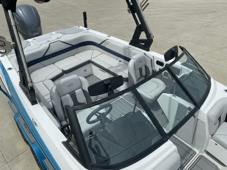 2024Axis-_0007_freepik__zoom-in-on-the-interior-of-this-boat__76072