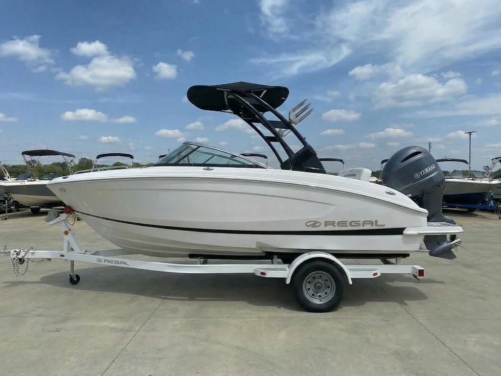 2025regal-_0005_freepik__show-me-the-other-side-of-this-boat__76078